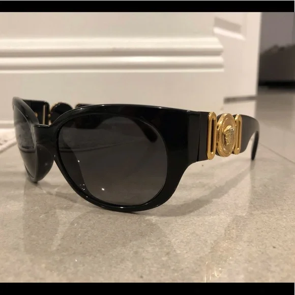 Versace Sunglasses - Picture 5 of 9